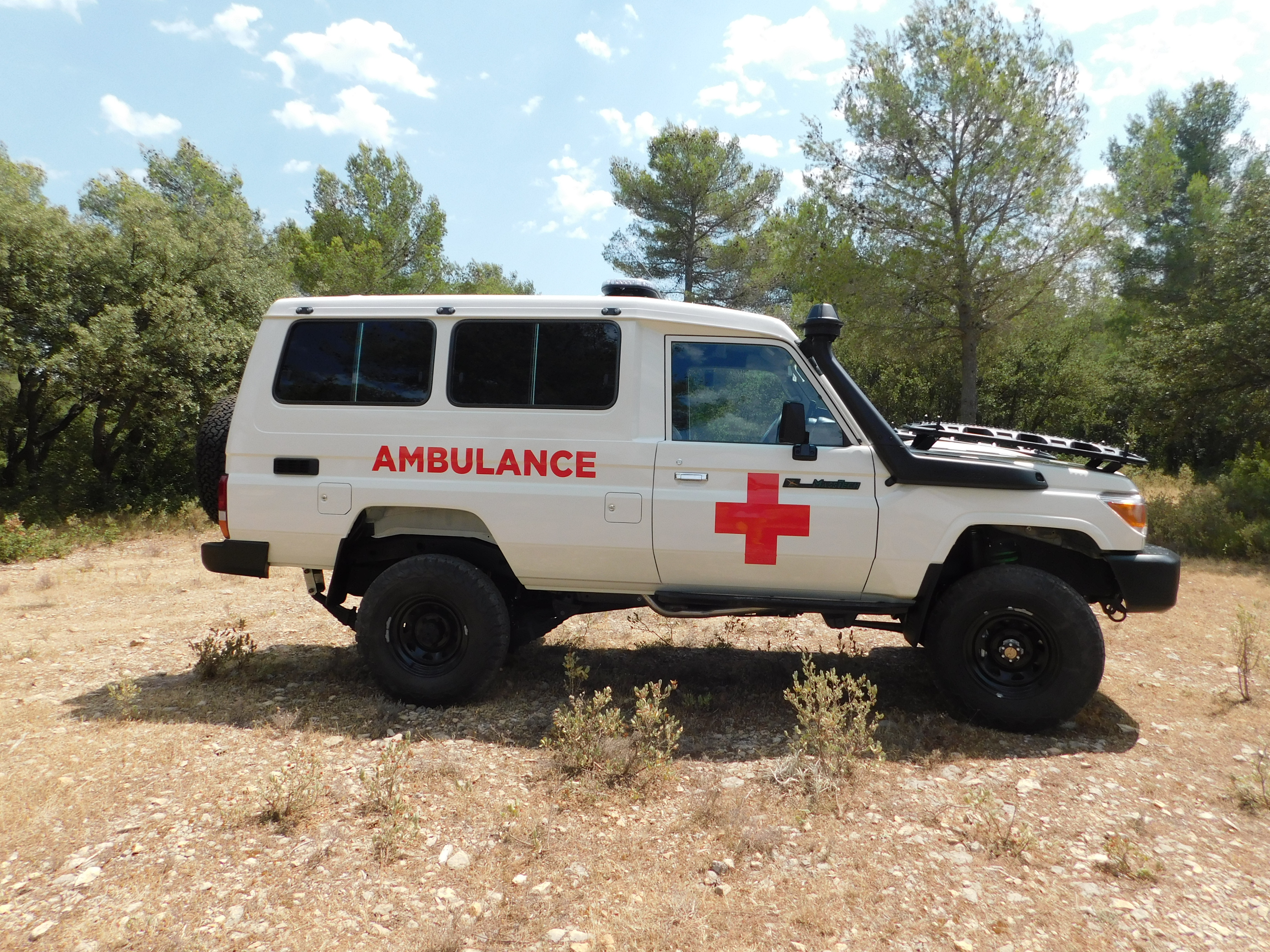 Ambulance Basic Toyota Série 70 — image n°1