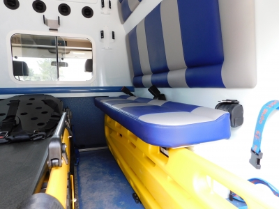 Ambulance Medium Toyota Série 70 — image n°2