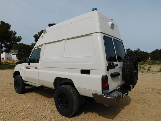 Ambulance Medium Toyota Série 70 — image n°1